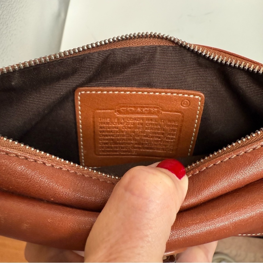 Coach Hampton leather wristlet wallet  British Tan exterior buckle pocket - Picture 4 of 5